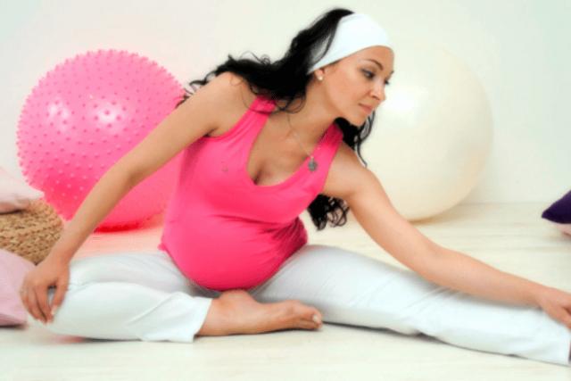 Упражнения на фитболе для беременных по триместрам
